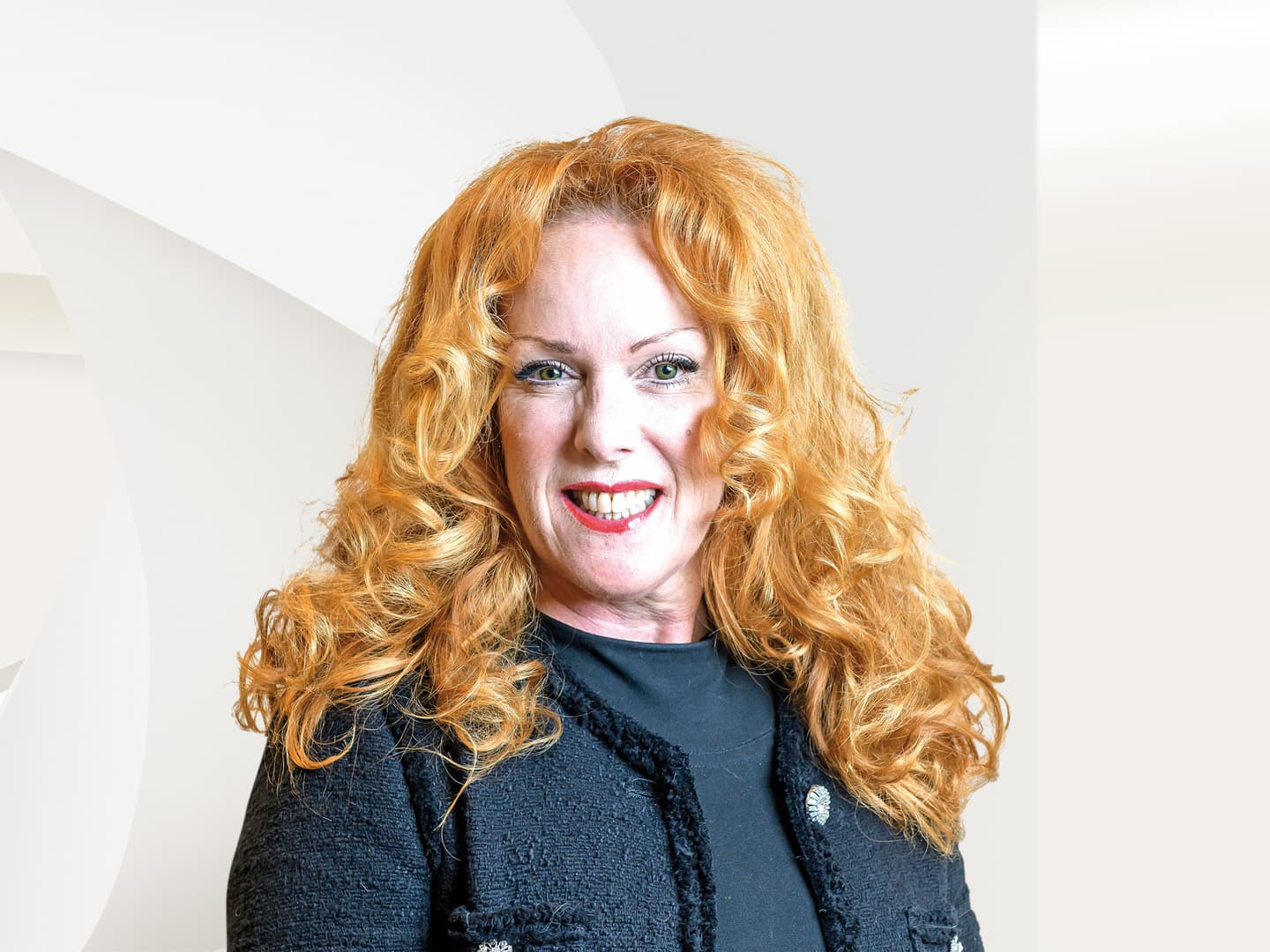 Bettina Villinger_RES_Hintergrund_2110x1582_300dpi_CMYK_2110x1582px_150dpi_RGB.jpg