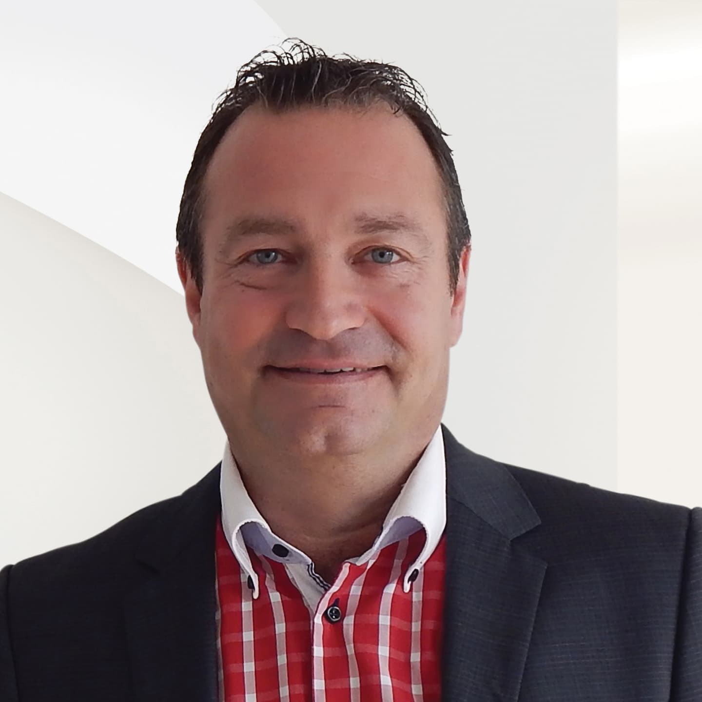 Ralf Schneider_1582x1582_300dpi_RGB.jpg