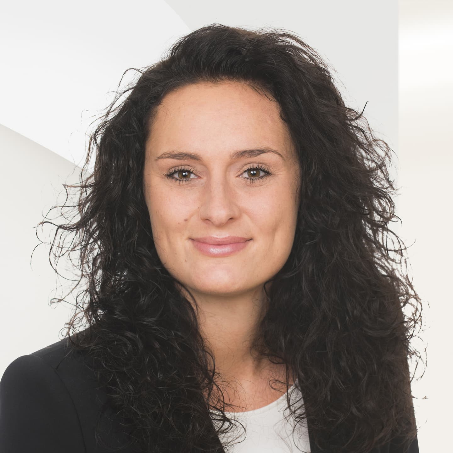 Alexandra Tiefenthaler_1582x1582_150dpi_RGB.jpg